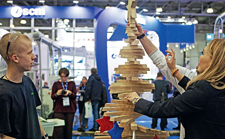 Итальянский станкостроительный концерн представил на Woodex 2019 новейшие разработки для деревообрабатывающего сектора.