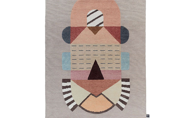 Франко-итальяно-непальский бренд CC-Tapis является сегодня наравне с Nanimarquina и Moooi rugs одним из главных поставщиков знаковых проектов на рынке дизайнерских ковров. 