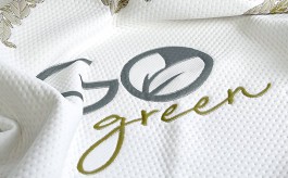  Недавняя новинка — материал Go Green — позиционируется как инновационный и экологически чистый продукт, который не содержит ПФУ и сурьмы.